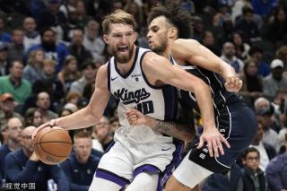 他在场地另 他在场地另